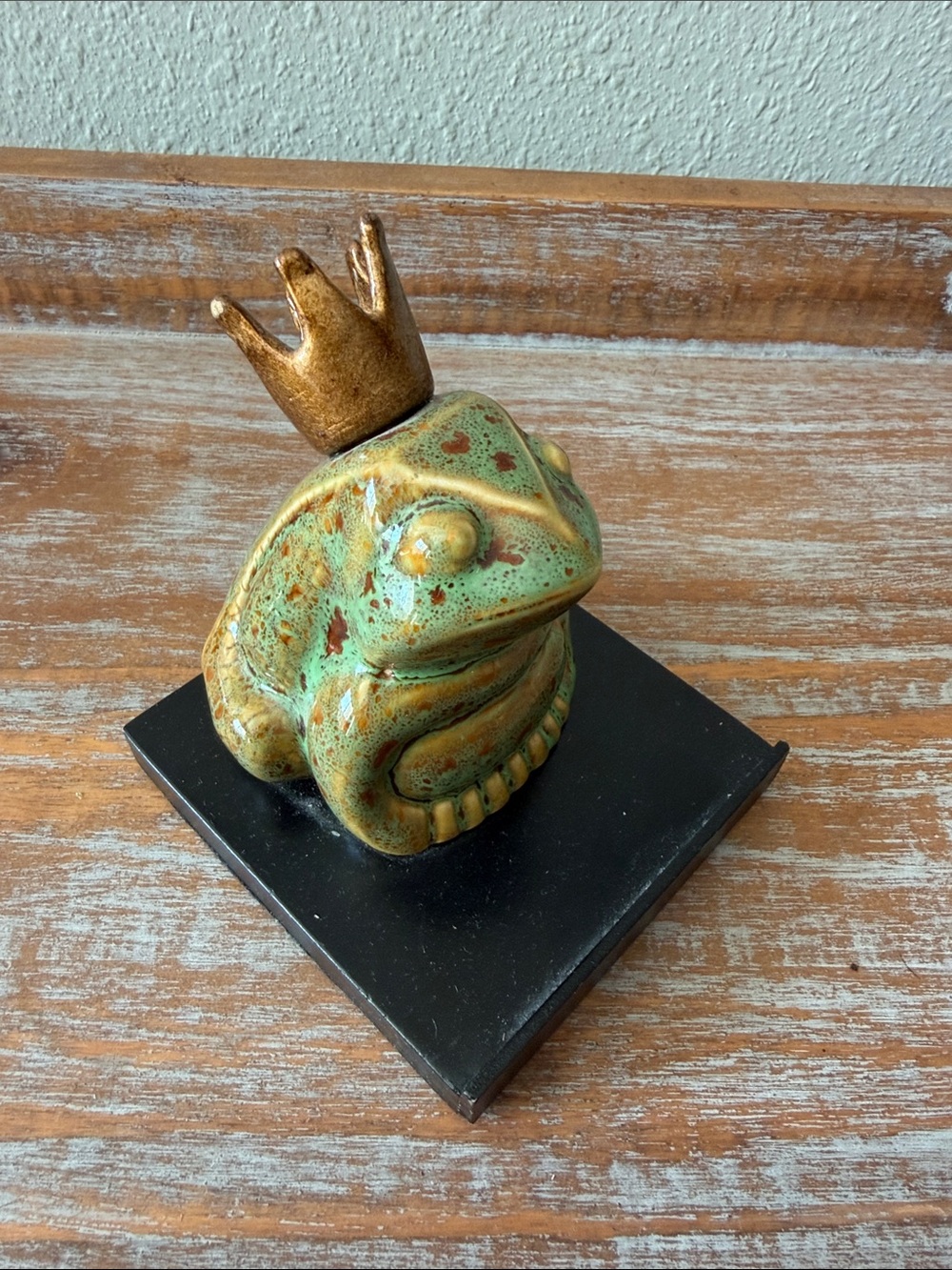 Ceramic Green Frog with Gold Crown Decorative Card Holder